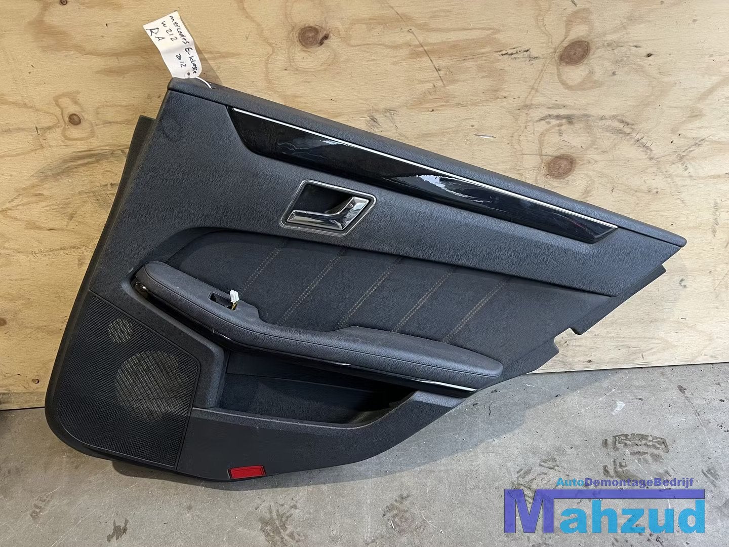 MERCEDES E KLASSE W212 SEDAN Rechts achter deurpaneel 2009-2, Gebruikt, Mercedes-Benz AG, Mercedes-Benz, Mercedesstrasse 120
70372  Stuttgart, DE