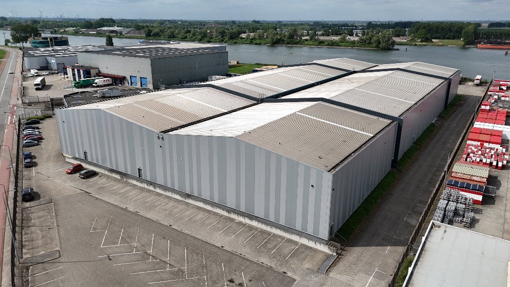 Complete staalconstructie – 9.800 m², Ophalen, Gebruikt