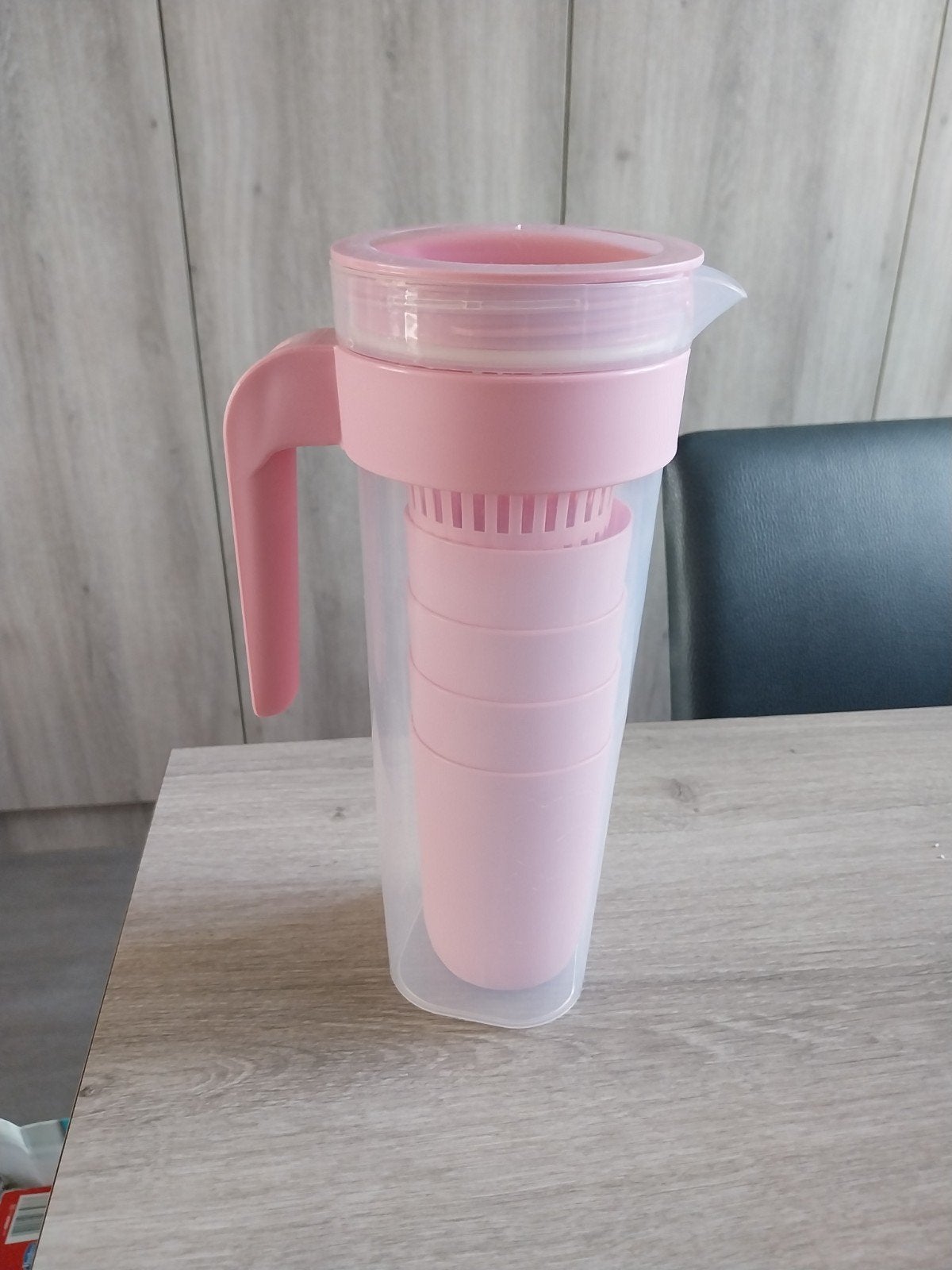 Plastieken karaf met 4 bekers en reservoir voor ijs, Ophalen, Zo goed als nieuw, 1000 ml