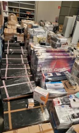 gereedschap restpartij kleding Retour pakketten pallets mix, Kleding | Dames, Overige Dameskleding, Nieuw, Ophalen