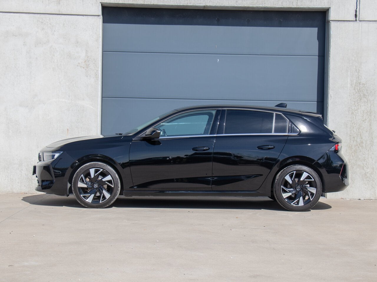 Opel Astra 5D ELEGANCE 1.2 MT6 130PK CAMERA|NAVI|KEYLESS, Auto's, Opel, 0 kg, Euro 6, 0 kg, Zwart