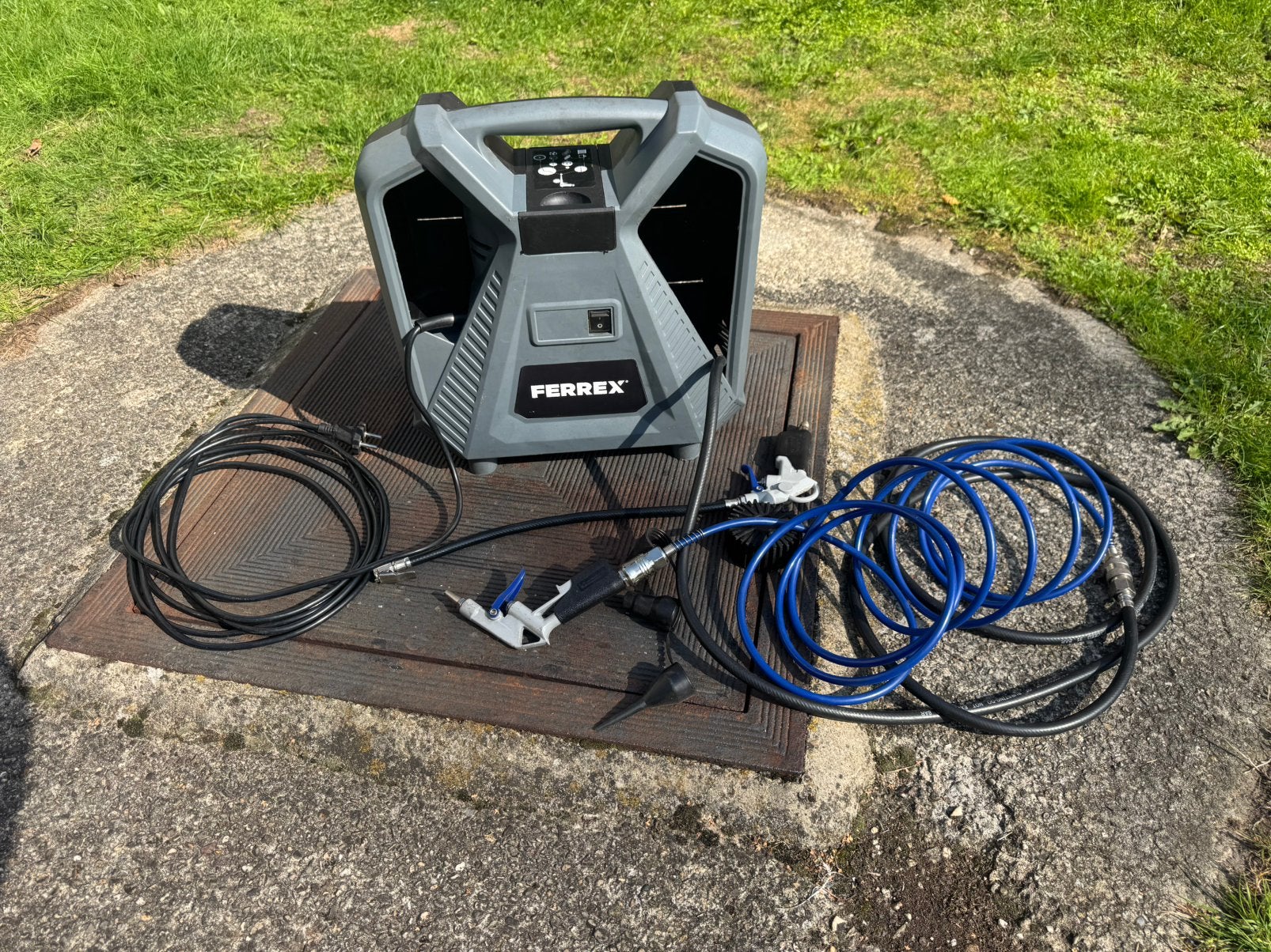 Draagbare compressor ferrix, Doe-het-zelf en Bouw, Ophalen, Zo goed als nieuw