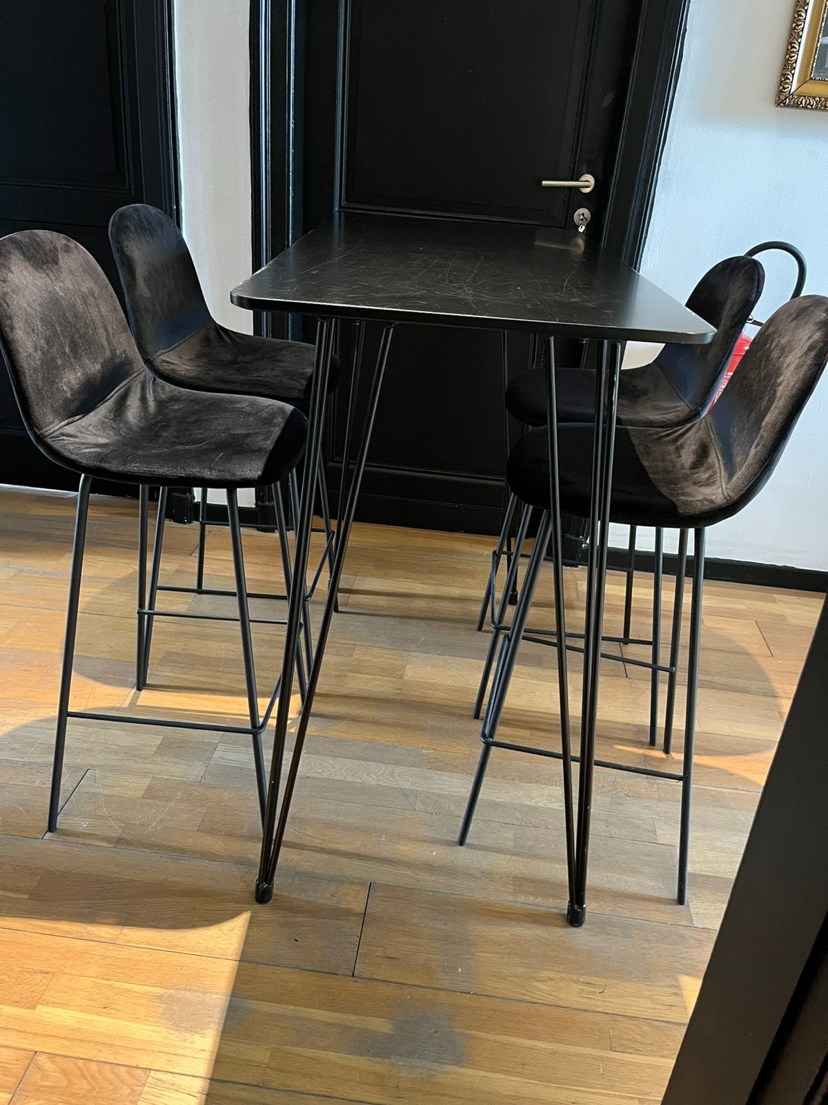 Table haute + 4 tabourets, Enlèvement, Utilisé