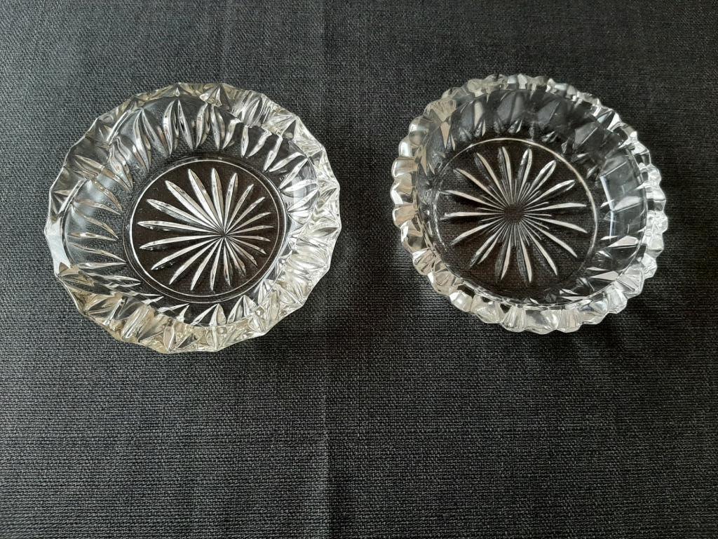 2 asbakken in geslepen glas jaren 70, Antiek en Kunst, Ophalen