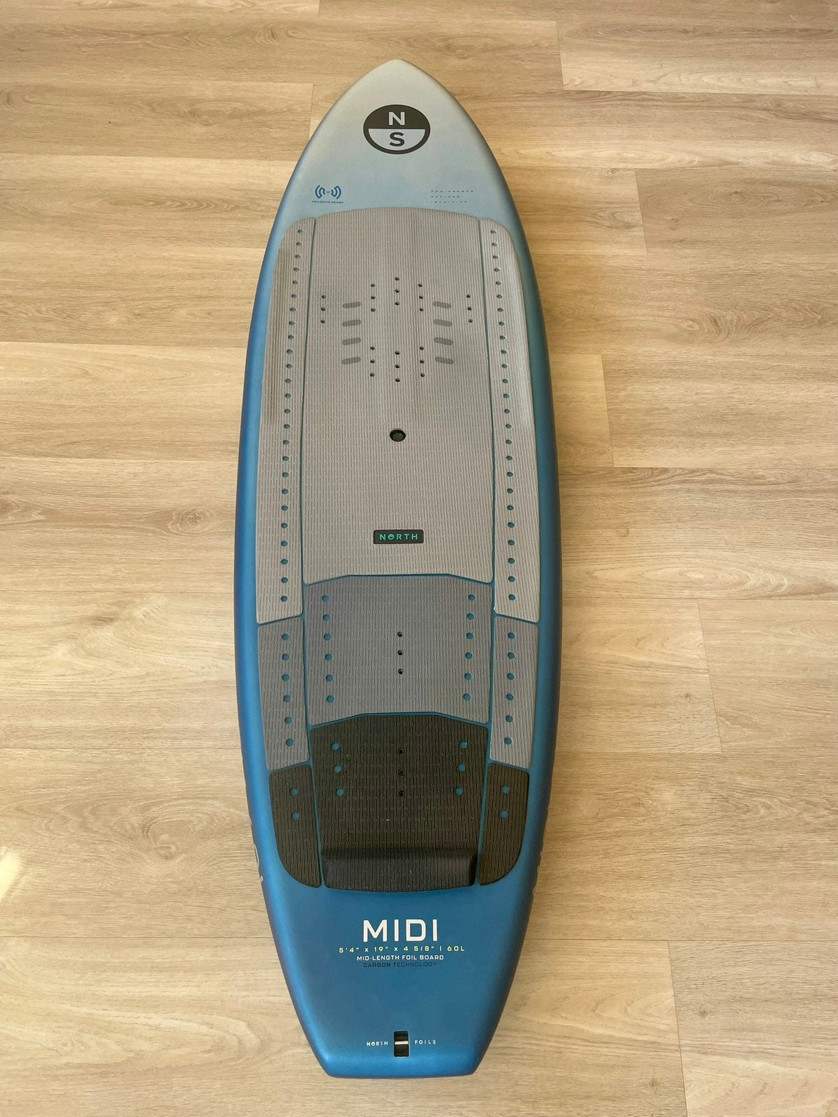 North Midi foil board 5'4 ft, 60 ltr Midlenght, Sports nautiques & Bateaux, Aile de surf, Enlèvement, Comme neuf