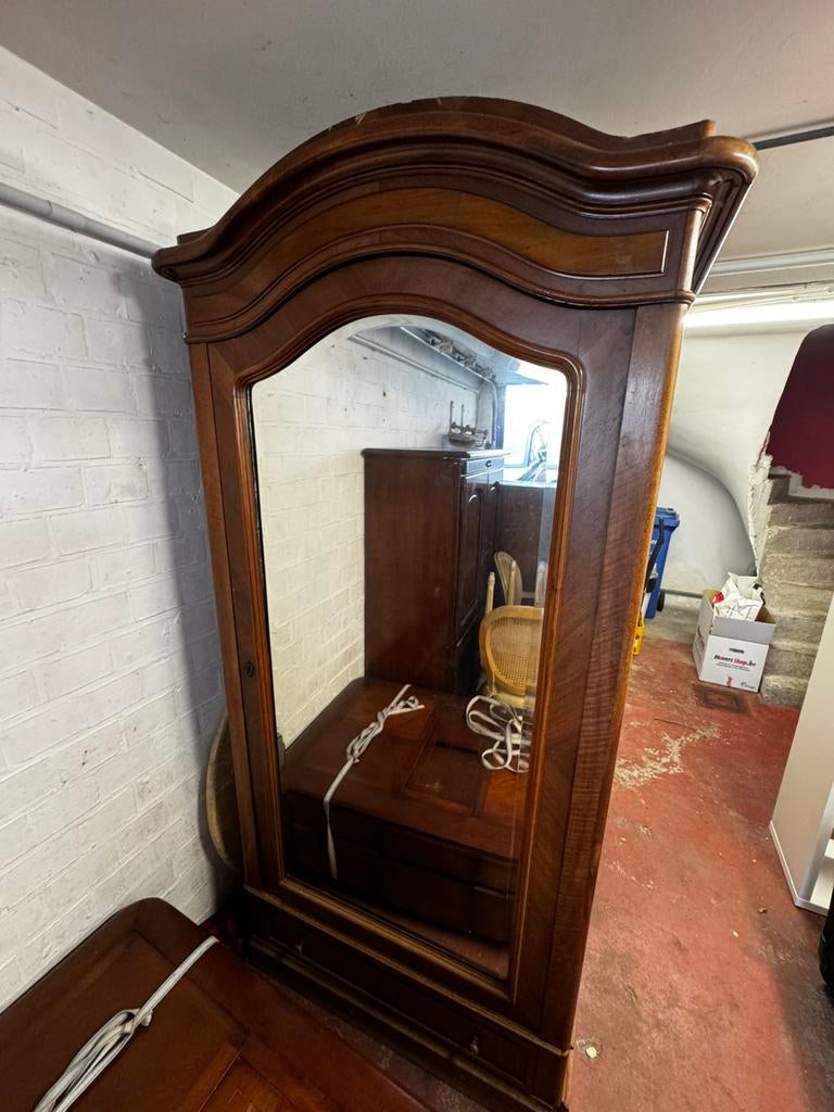 Armoire style Louis-Philippe avec miroir – bois, Antiquités & Art, Antiquités | Meubles | Armoires, Enlèvement