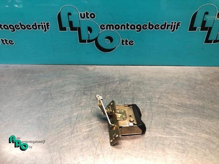 Mécanique de verrouillage hayon d'un Opel Corsa (Corsa C 00, Autos : Pièces & Accessoires, -, Opel, 3 mois de garantie, Utilisé