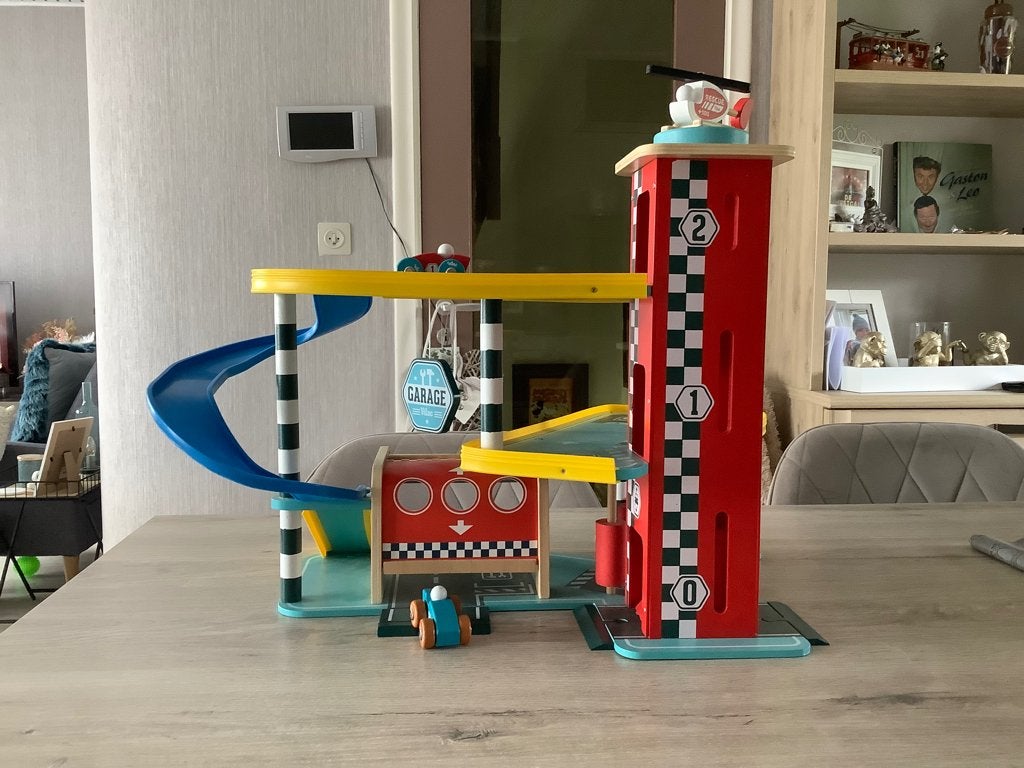 Houten Vilac speelgoed garage (41x45 cm), Ophalen of Verzenden, Zo goed als nieuw