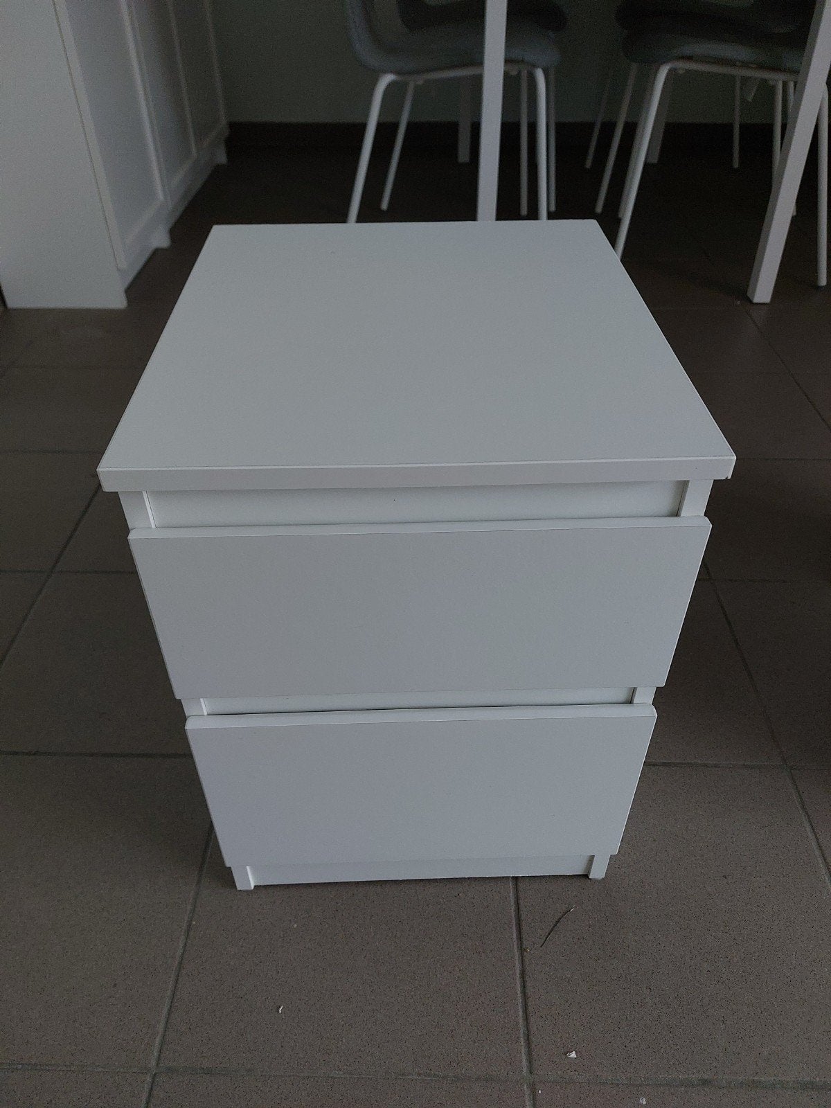 IKEA nachtkastje - MALM, Huis en Inrichting, Slaapkamer | Nachtkastjes, Ophalen