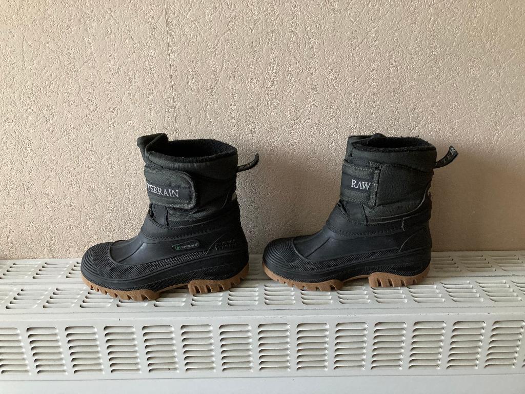 Zwarte laarzen met binnenin fleece, mt 35, Raw Terrain, Ophalen of Verzenden, Raw Terrain, Jongen, Laarzen