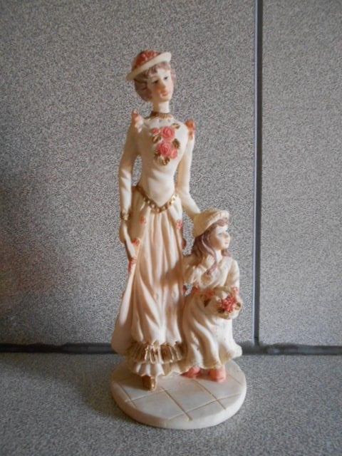 3 Beeldjes  'Dames in Belle epoque stijl', Ophalen of Verzenden, Zo goed als nieuw