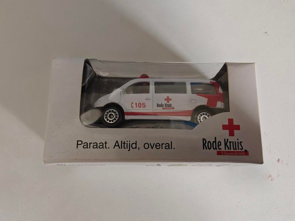 Lot des sapeurs-pompiers : voiture de la Croix-Rouge, Enlèvement, Voiture