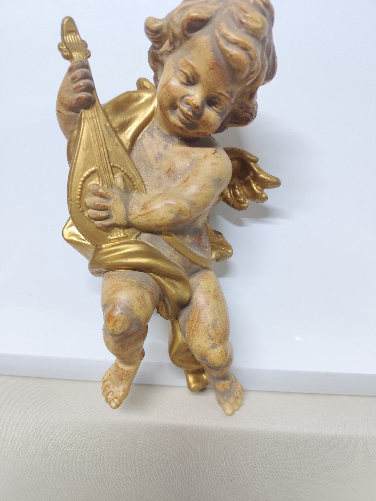 Goudkleurig engel. 28/14 cm. Met ophang lus., Ophalen