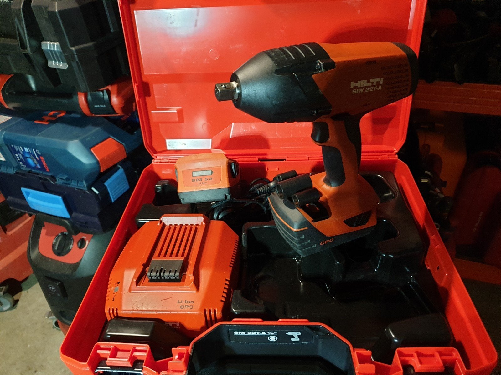 Hilti Boloneust 2X Batterie chercher + coffre, Enlèvement, Neuf