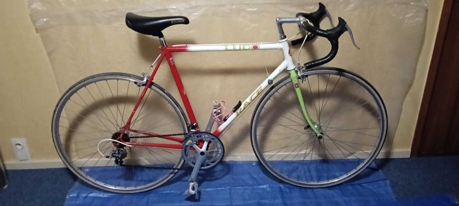 Vélo de course 80's retapé, prêt à rouler, à Bruxelles, Ophalen