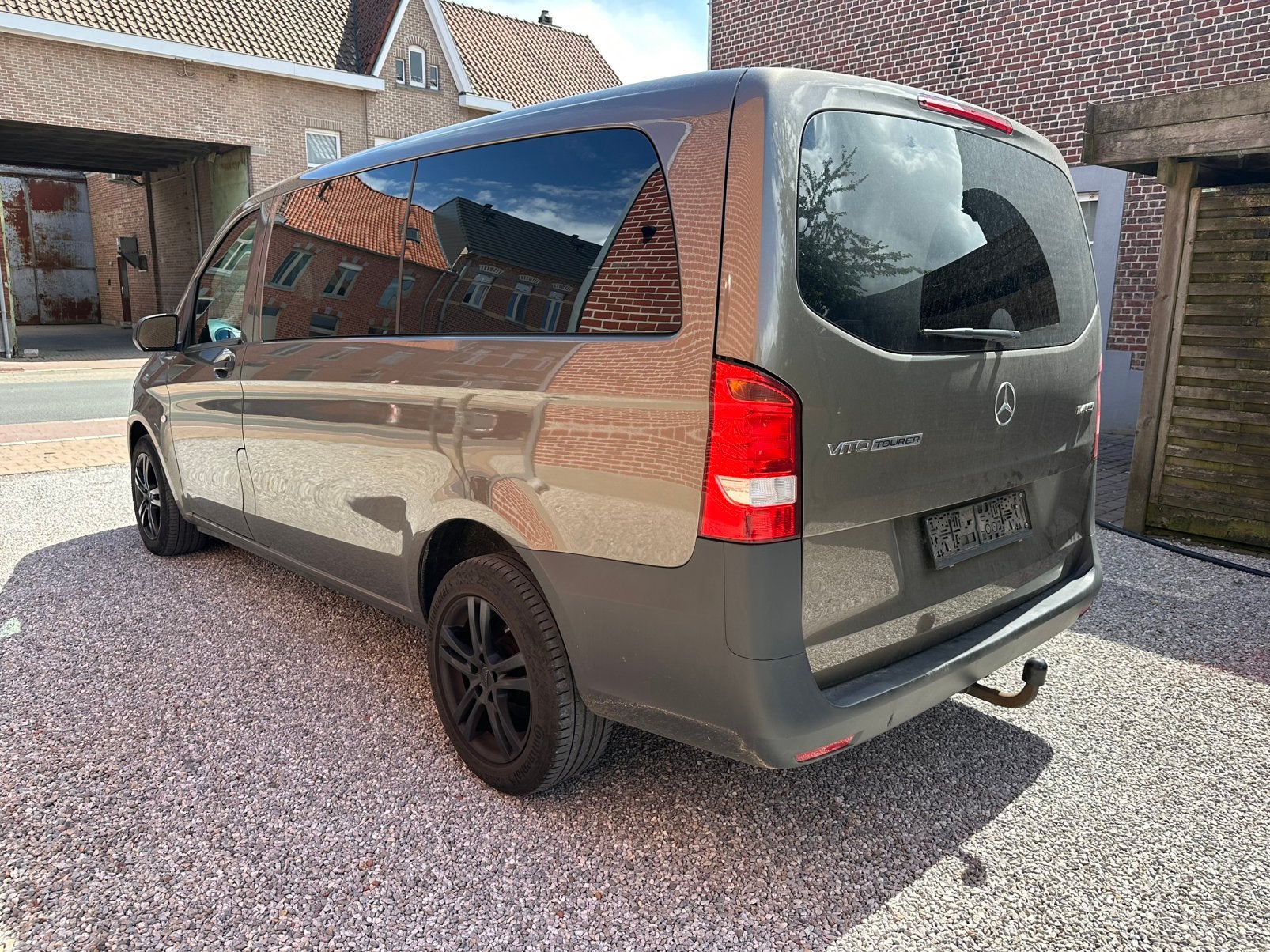 Vito 5 zitplaatsen / automaat / lichte vracht, Zwart, 4 cilinders, Bruin, Mercedes-Benz