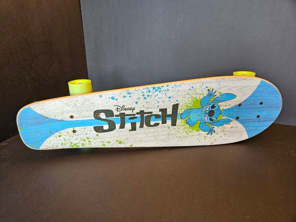 Stitch skateboard in uitstekende staat, Sport en Fitness, Skateboarden, Ophalen of Verzenden, Zo goed als nieuw, Skateboard