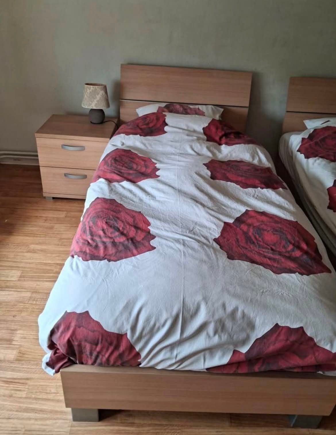 Gratis bed met matras , lattembodem en nachttafel, Ophalen