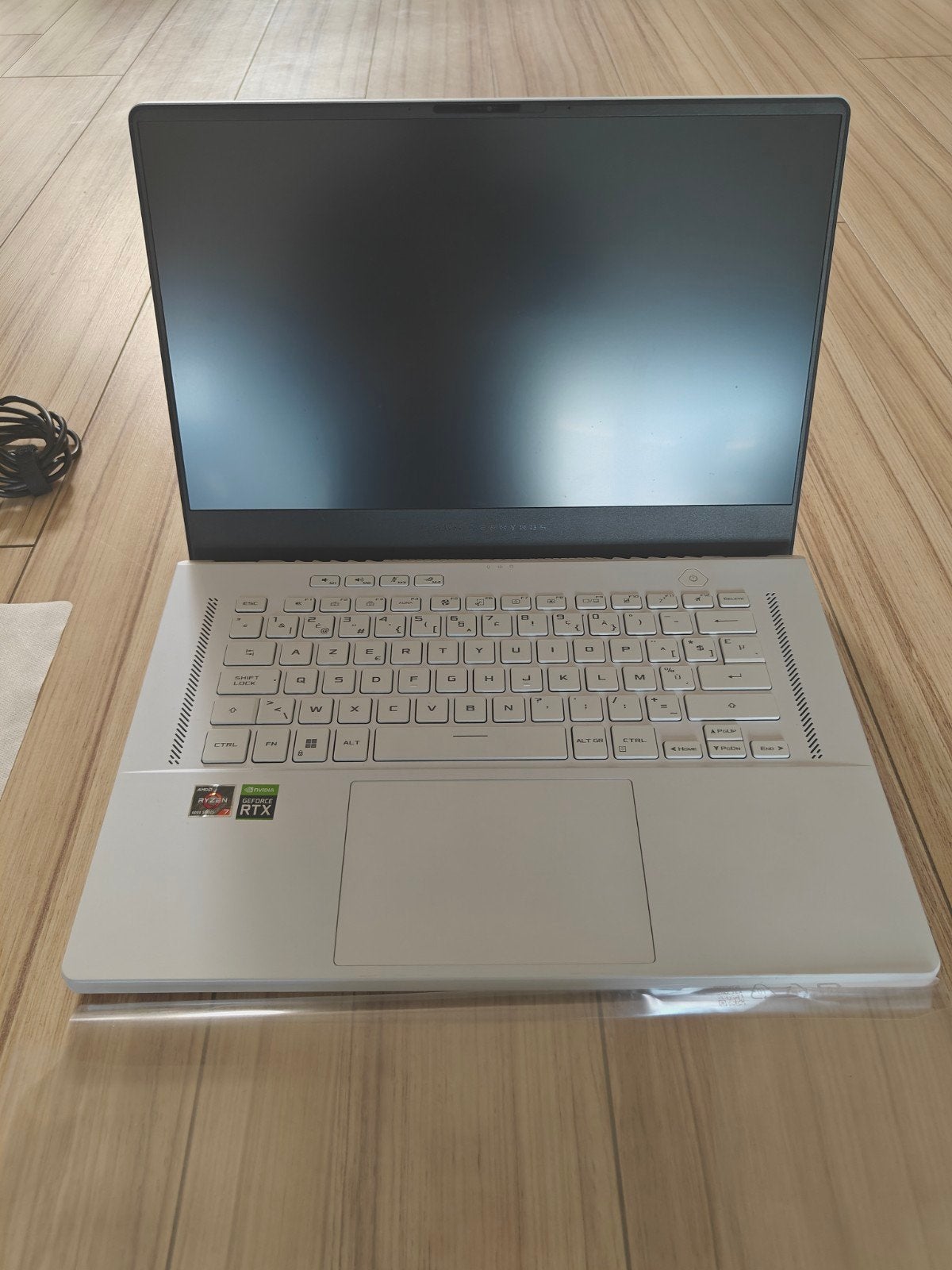 ROG ZEPHYRUS G15  WHITE ZO GOED ALS NIEUW!!, Neuf, AMD Ryzen 7 6800HS, HDD, Azerty
