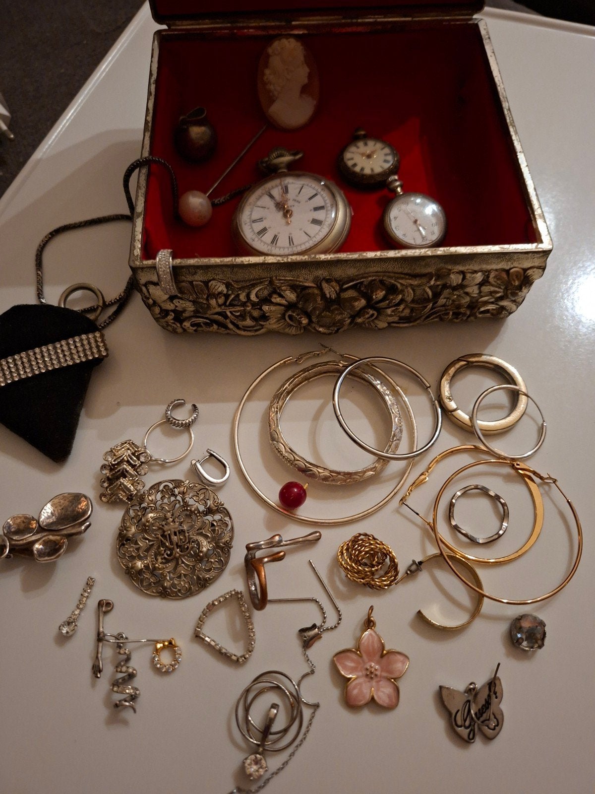 Coffre au trésor avec bijoux à vendre !, Bijoux, Sacs & Beauté, Autres marques, 1930 à 1960, Avec chaîne, Enlèvement ou Envoi