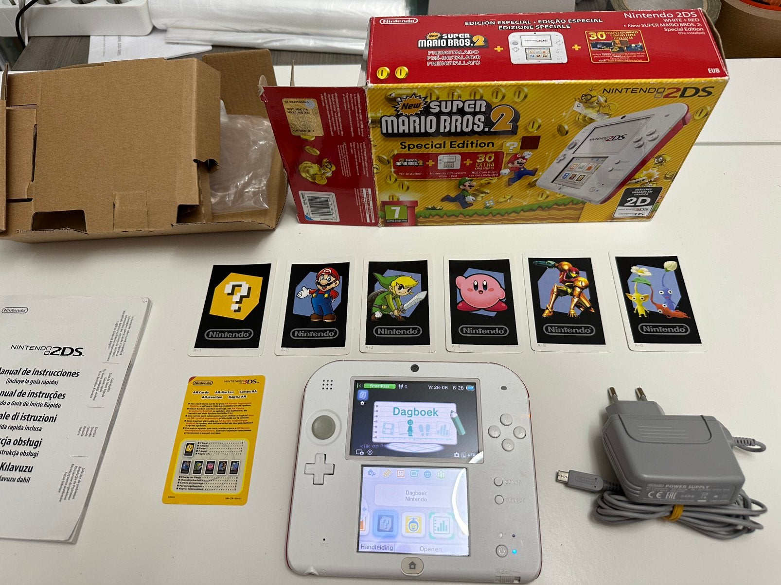 Nintendo 2DS New Super Mario Bros. 2 Special+ doos & oplader, Games en Spelcomputers, Spelcomputers | Nintendo 2DS en 3DS, Ophalen of Verzenden