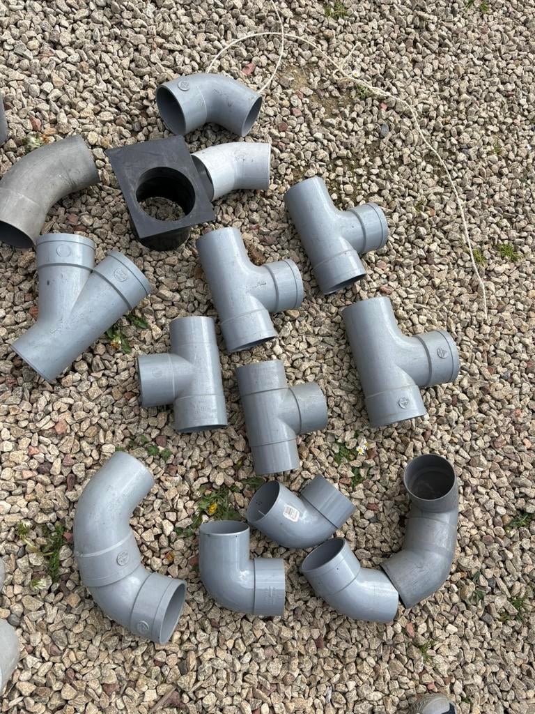 Tuyauterie PVC RACCORDS 80 T Y coudes évacuation eau neuf, 60 à 80 mm, Enlèvement ou Envoi, PVC, Comme neuf