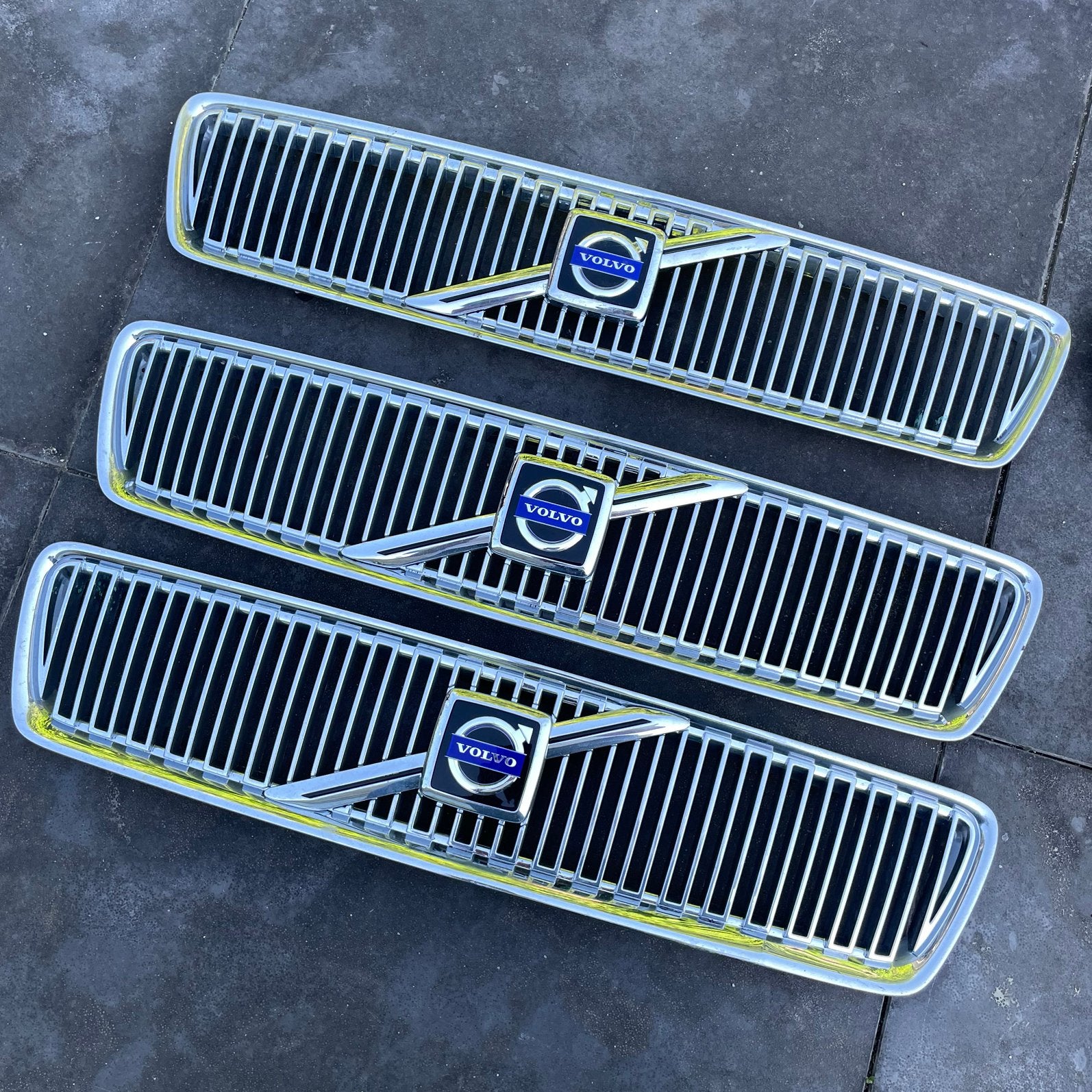 Volvo Grille | Nieuw | 6 Stuks, Autos : Pièces & Accessoires, Carrosserie & Tôlerie, Pare-chocs, Volvo, Avant, Neuf, Enlèvement ou Envoi