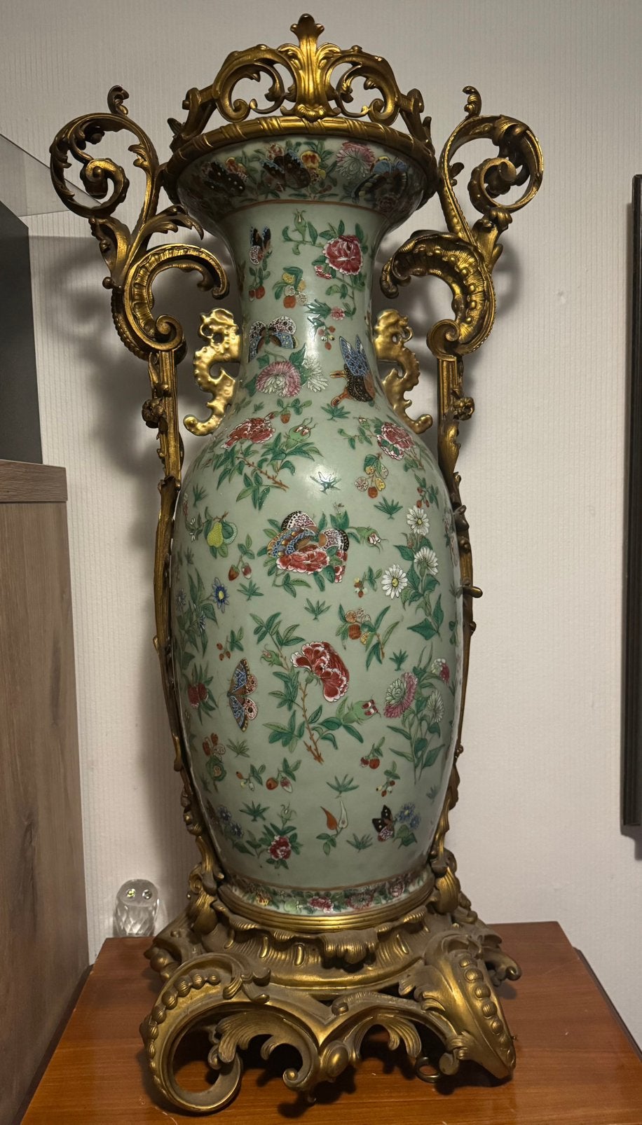 Prachtige Chinese vaas met bronzen montuur – 80 cm hoog, Antiek en Kunst, Ophalen