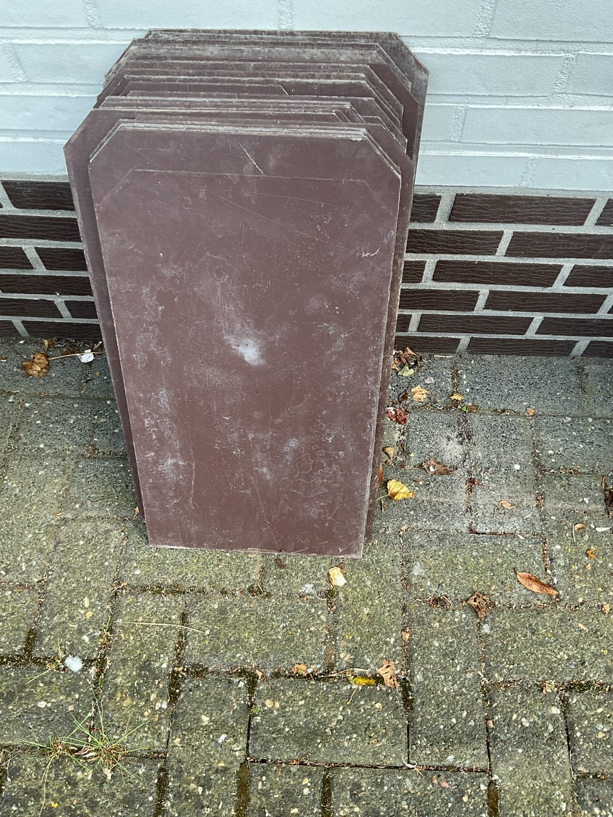 Gratis 18 leien 60x32 bruin asbestvrij uiteraard, Ophalen, Zo goed als nieuw
