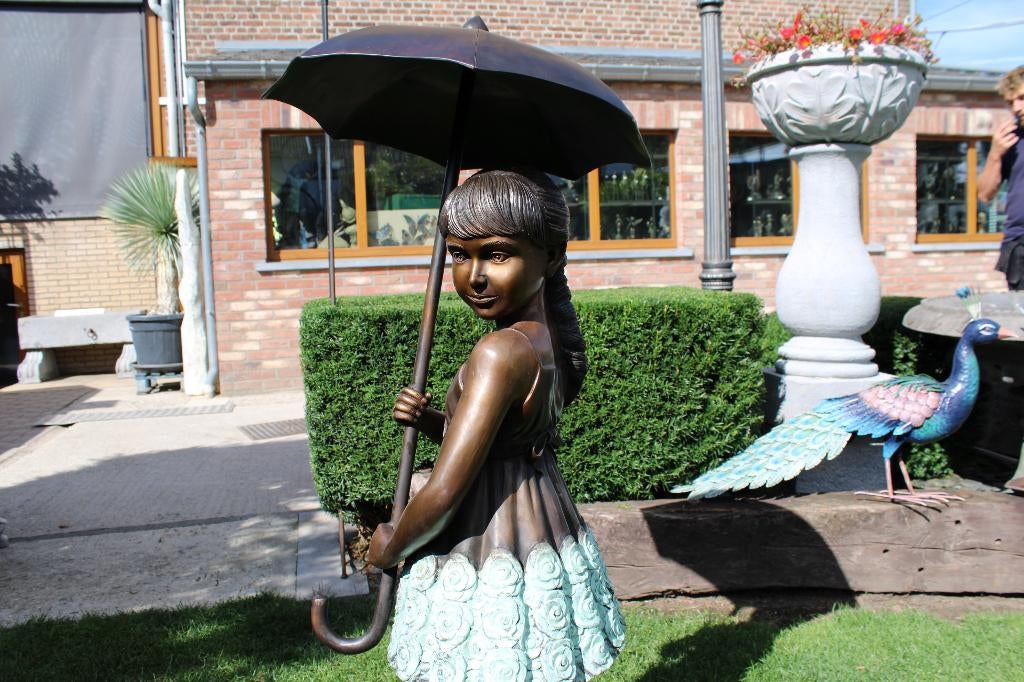 statue la fille au parapluie en bronze ., Enlèvement, Neuf, Autres matériaux, Autres types