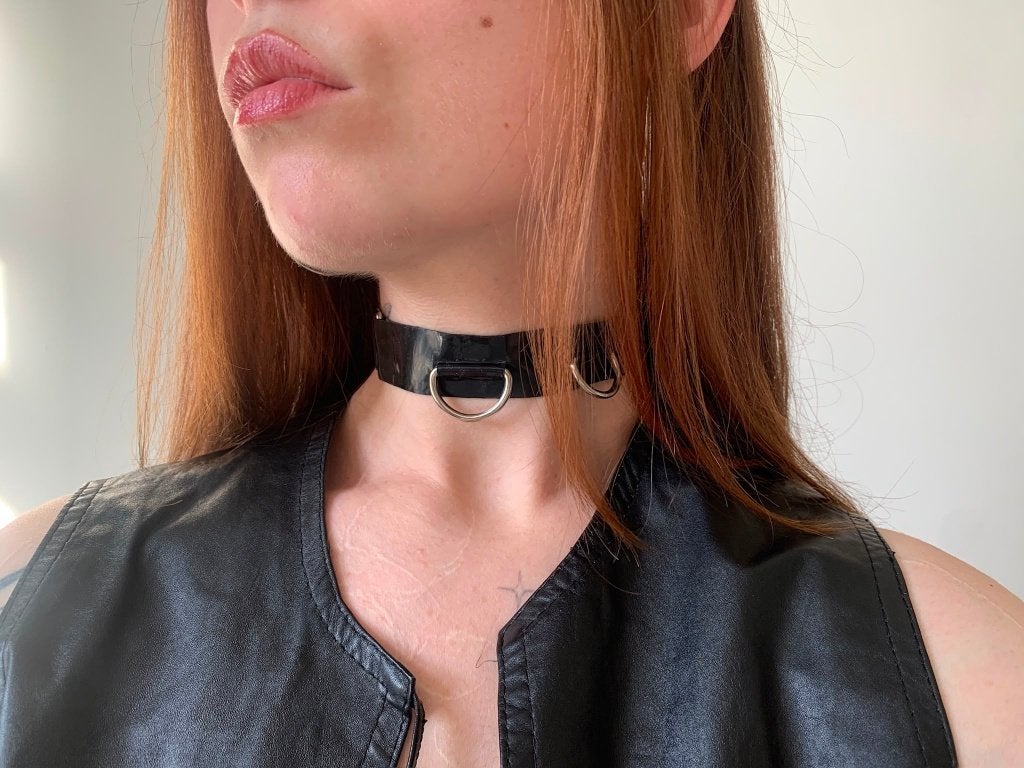 Tour de cou en latex avec anneaux, Bijoux, Sacs & Beauté, Neuf, Noir, Envoi, Autres matériaux