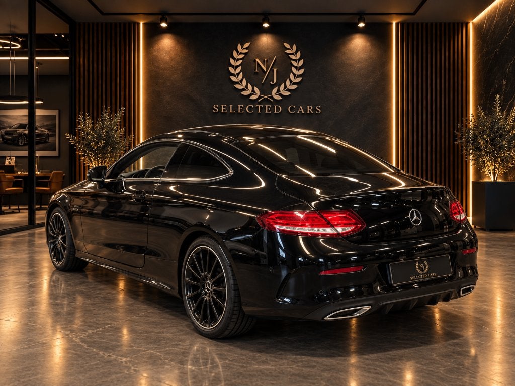 Mercedes-Benz C180 AMG*NIGHT EDITION*PANO*CAMERA*MULTIBEAM, Auto's, Automaat, Dealer onderhouden, Achterwielaandrijving, 4 cilinders