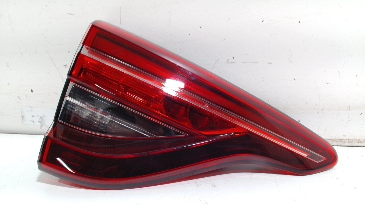 Achterlicht kofferdeksel achterklep links Renault Clio, Onderdelen@venauto.nl, Van der Ven Autorecycling B.V., Gebruikt, Ettenseweg 76, 4706 PB Roosendaal, The Netherlands