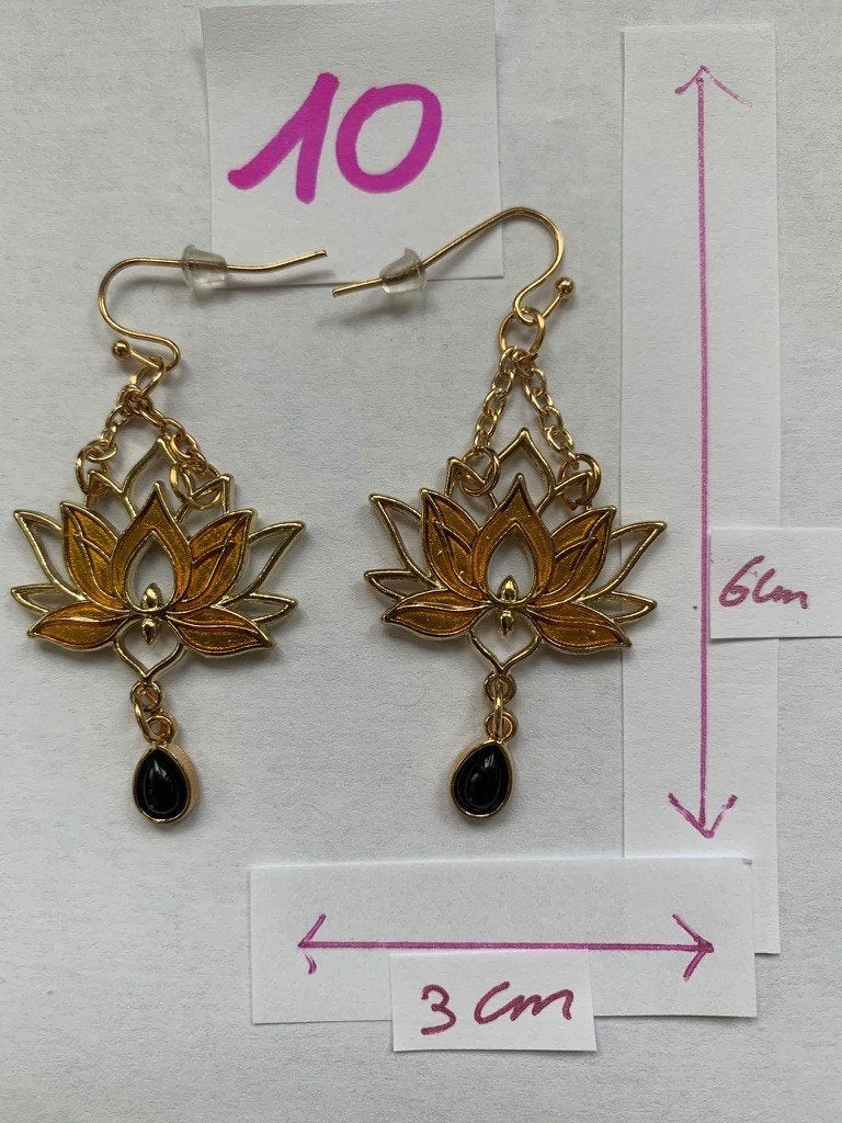 Boucles d'oreilles neuves – Fleur de Lotus, Neuf, Autres couleurs, Autres matériaux, Pendantes
