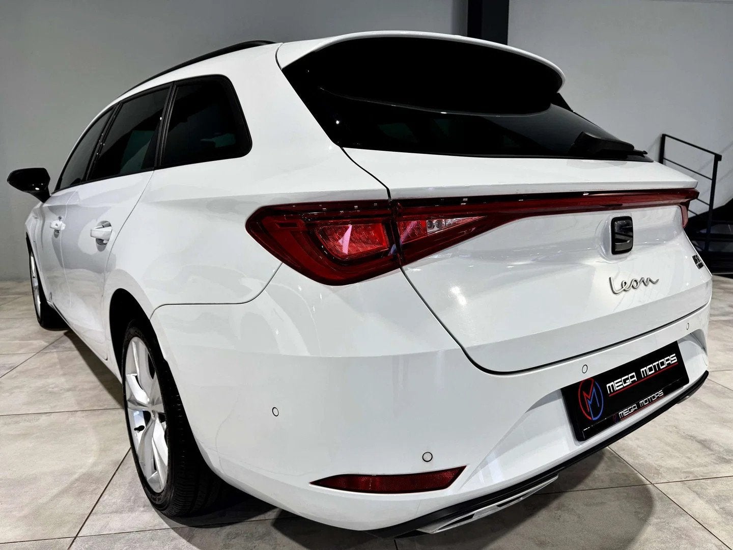 SEAT Leon e-Hybrid FR 1.4 204CV BAUTO+F1 COCKPiT CARPLAY CAM, Auto's, Automaat, Panoramadak, Gebruikt, 4 cilinders