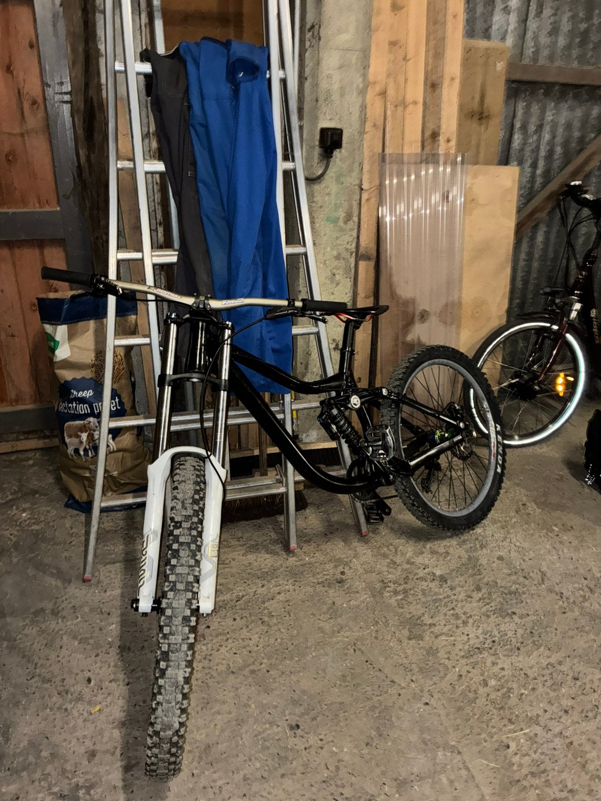 Mtb kona downhill, Fietsen en Brommers, Fietsen | Mountainbikes en ATB, Zo goed als nieuw, Schijfrem, Ophalen, Overige merken