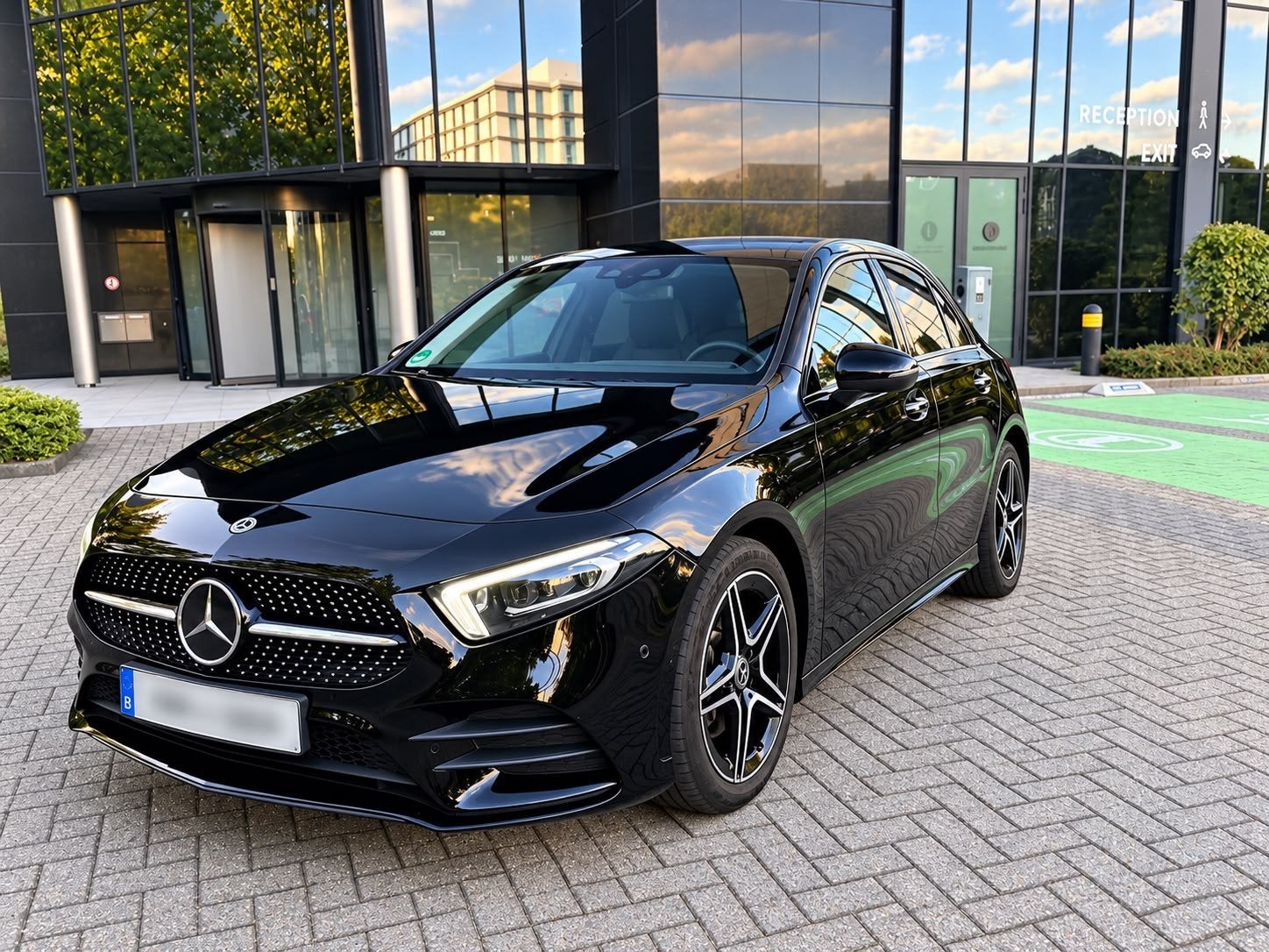 CLASSE A  250 HYBRID/ PACK AMG/ ALCANTARA/ TVA, Autos, Classe A, Achat, Phares entièrement LED, Noir