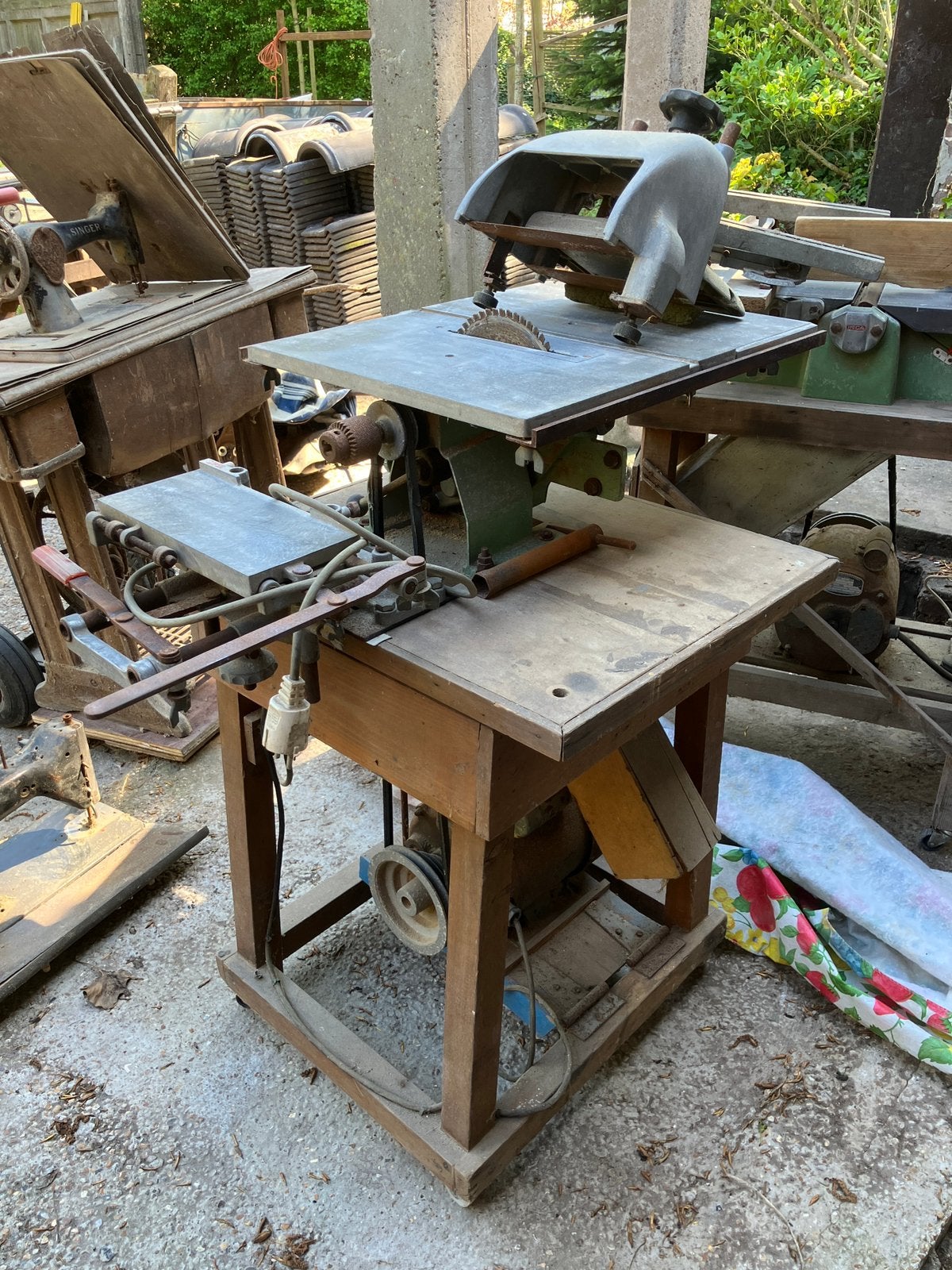 Antieke zaagtafel + vandiktebank, Doe-het-zelf en Bouw, Ophalen, Zo goed als nieuw