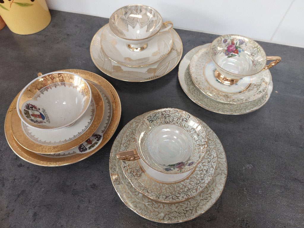 Tasses uniques avec souscoupes et assiette  desert, Maison & Meubles, Vintage, Comme neuf, Enlèvement, Porcelaine