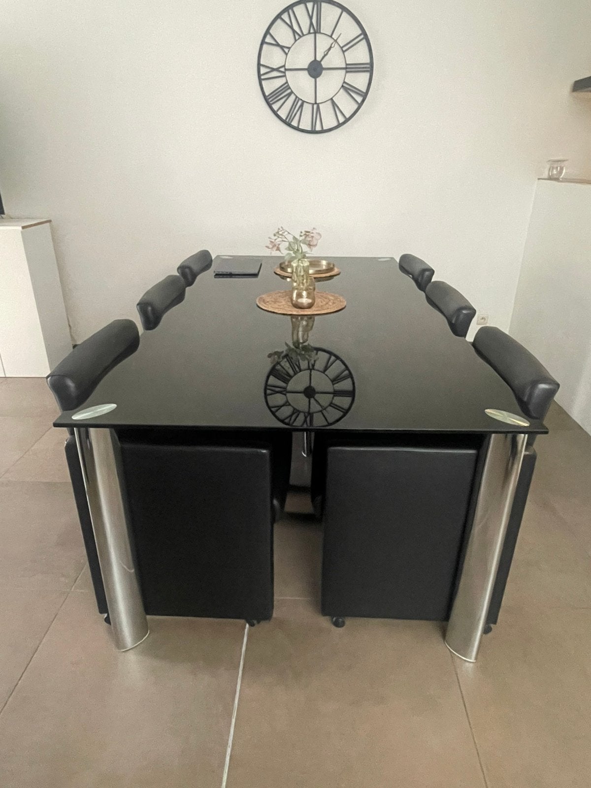 Zwarte glazen eettafel met 6 zwarte stoelen, Huis en Inrichting, Tafels | Eettafels, Ophalen, Gebruikt, 100 tot 150 cm, 200 cm of meer