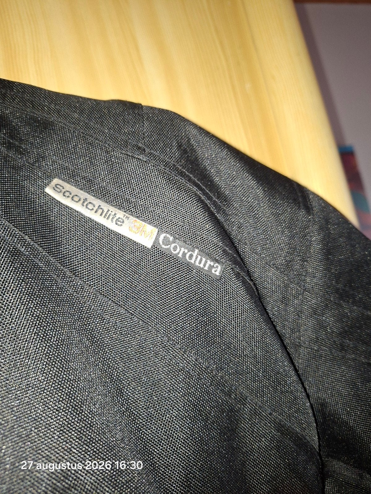 te koop motto jas, Ophalen