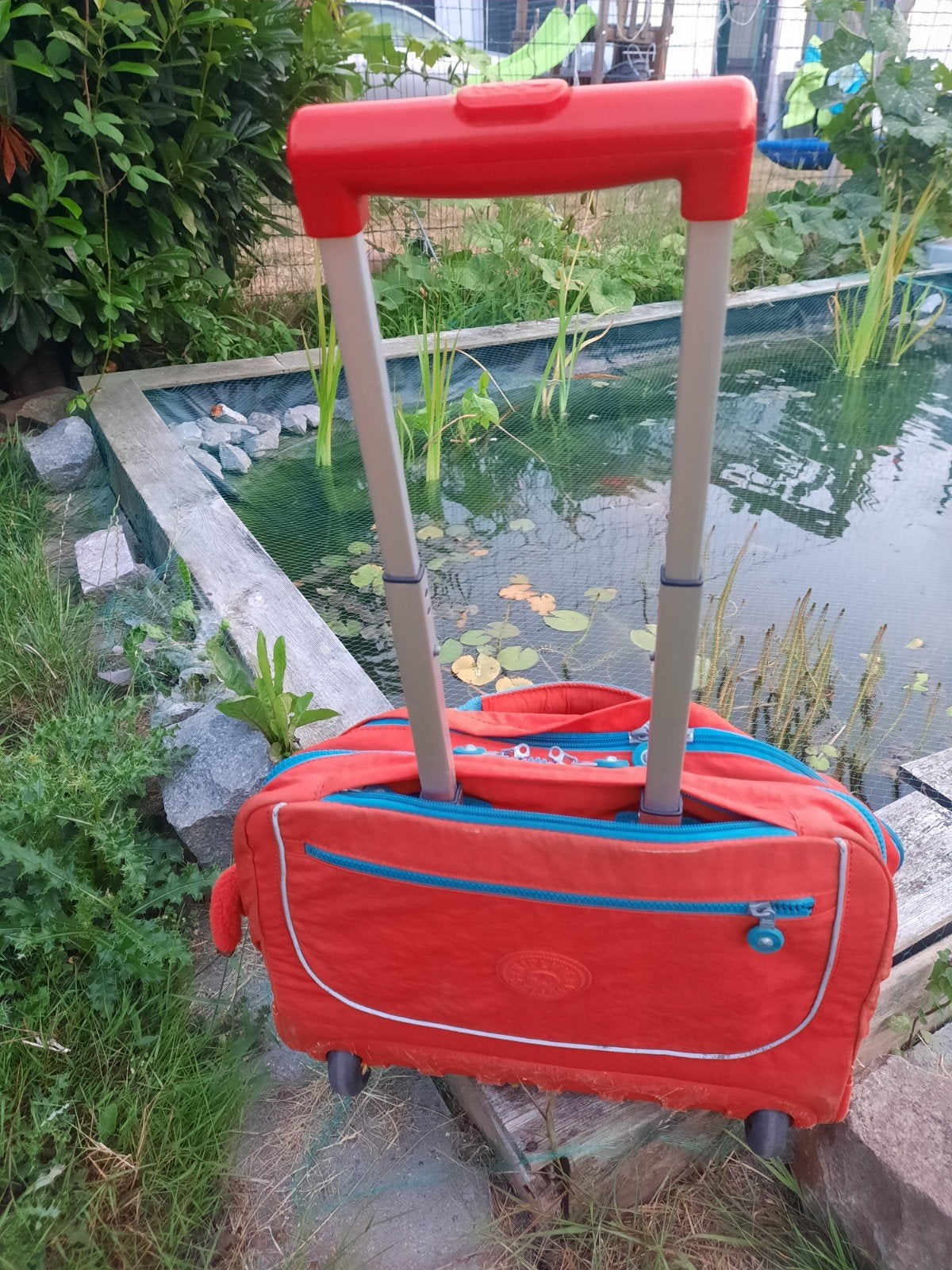 Cartable kipling avec roulettes, Bijoux, Sacs & Beauté, Sacs | Cartables, Rouge, Enlèvement