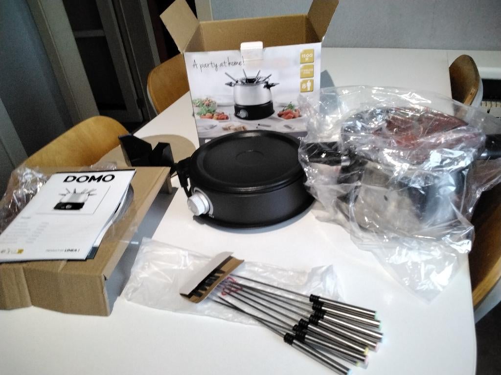 Appareil à fondue électrique inox DOMO 8 personnes /NEUF, Electroménager, Fondue, Enlèvement ou Envoi, Neuf, Électrique, Service à fondue
