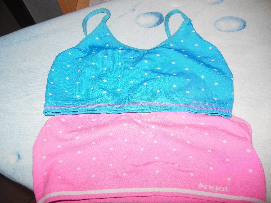 2 ondergoedtopjes 122-128 in nieuwstaat, Ophalen of Verzenden, Zo goed als nieuw, Meisje, Nacht- of Onderkleding