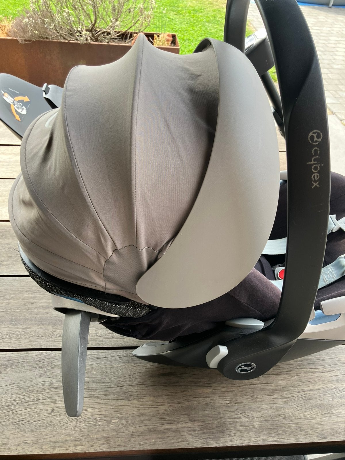 Base pivotante Cybex, siège auto et miroir, Enfants & Bébés, Sièges auto, Autres marques, Protection latérale, Enlèvement, Utilisé