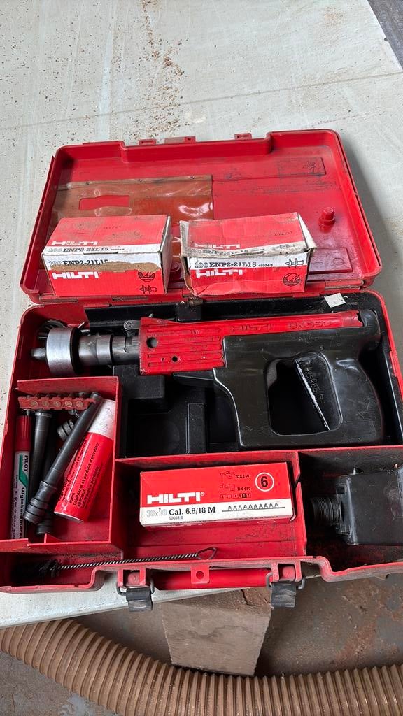 Hilti  DX 650 kruitschieter, Doe-het-zelf en Bouw, Ophalen, Zo goed als nieuw
