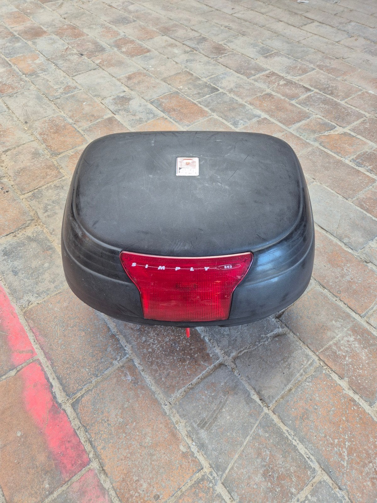 Coffre moto pour 2 casques, Motos, Enlèvement