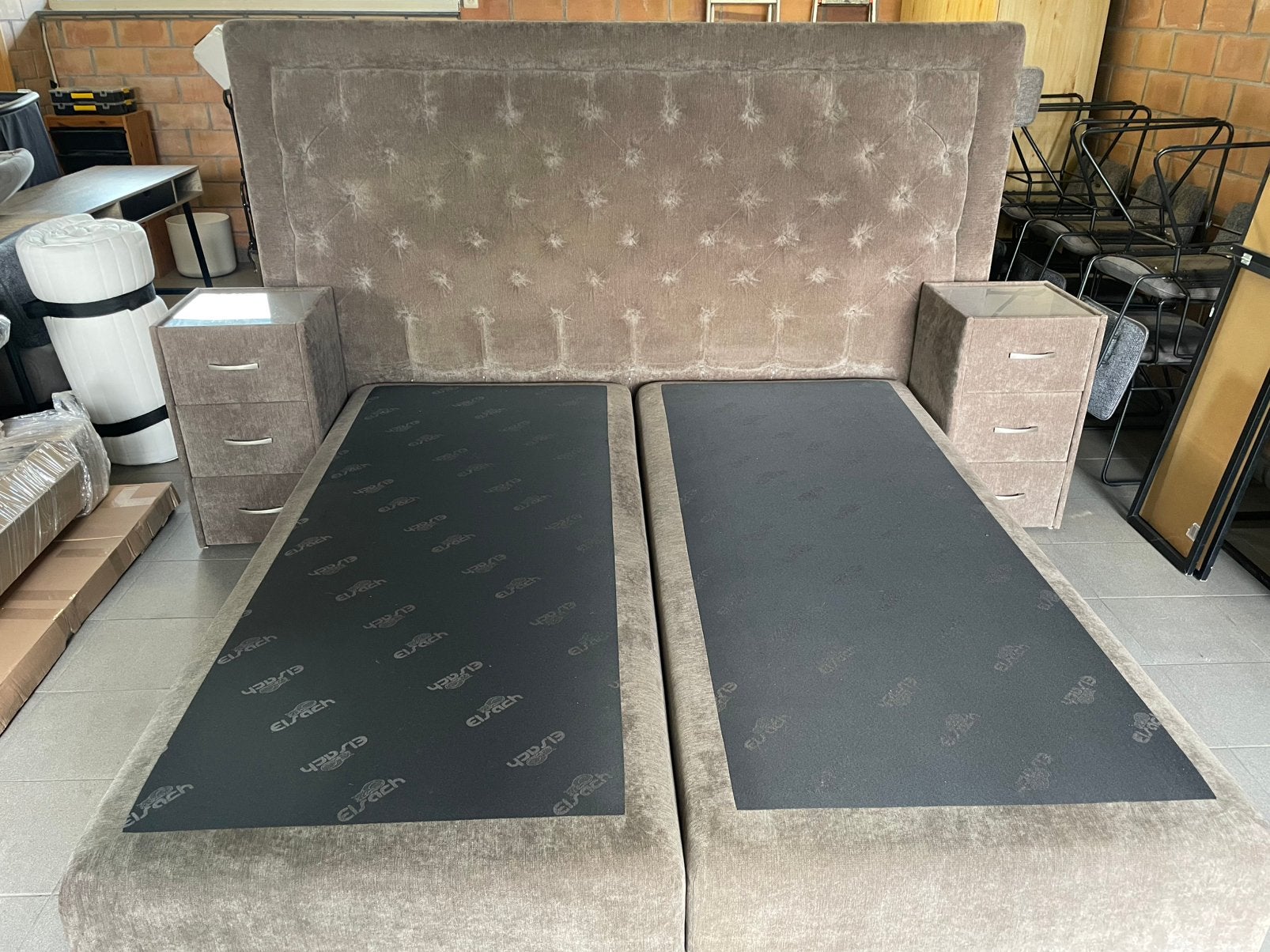 Elsach bed met nachtkastjes, Maison & Meubles, Comme neuf, Enlèvement, 180 cm, Deux personnes