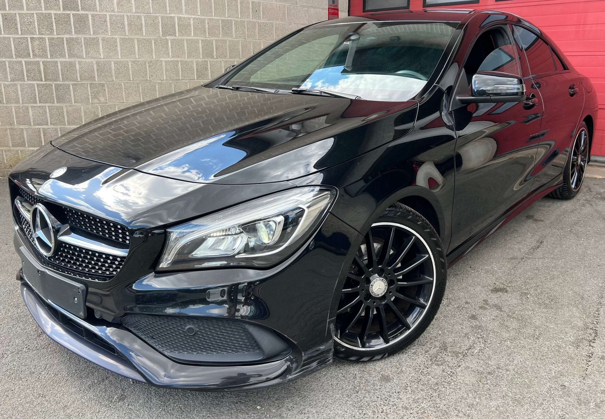 Mercedes-Benz CLA-Klasse 180 PACK AMG + CAMÉRA + NAVI + CAR, Auto's, 122 pk, Gebruikt, 4 cilinders, Alcantara