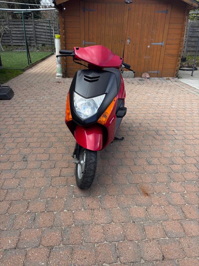 honda lead 100cc zeer goed behandelt, Fietsen en Brommers, Ophalen, Zo goed als nieuw